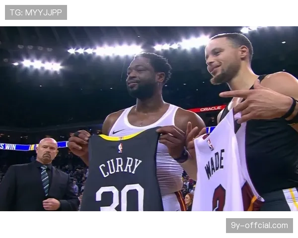 致敬时刻:热火队在中场为球队传奇乌杜尼斯-哈斯勒姆举办40号球衣退役仪式 致敬时刻:热火队在中场为球队传奇乌杜尼斯-哈斯勒姆举办40号球衣退役仪式